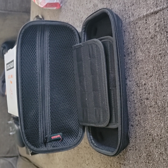Nintendo switch carrying case - Picture 4 of 8
